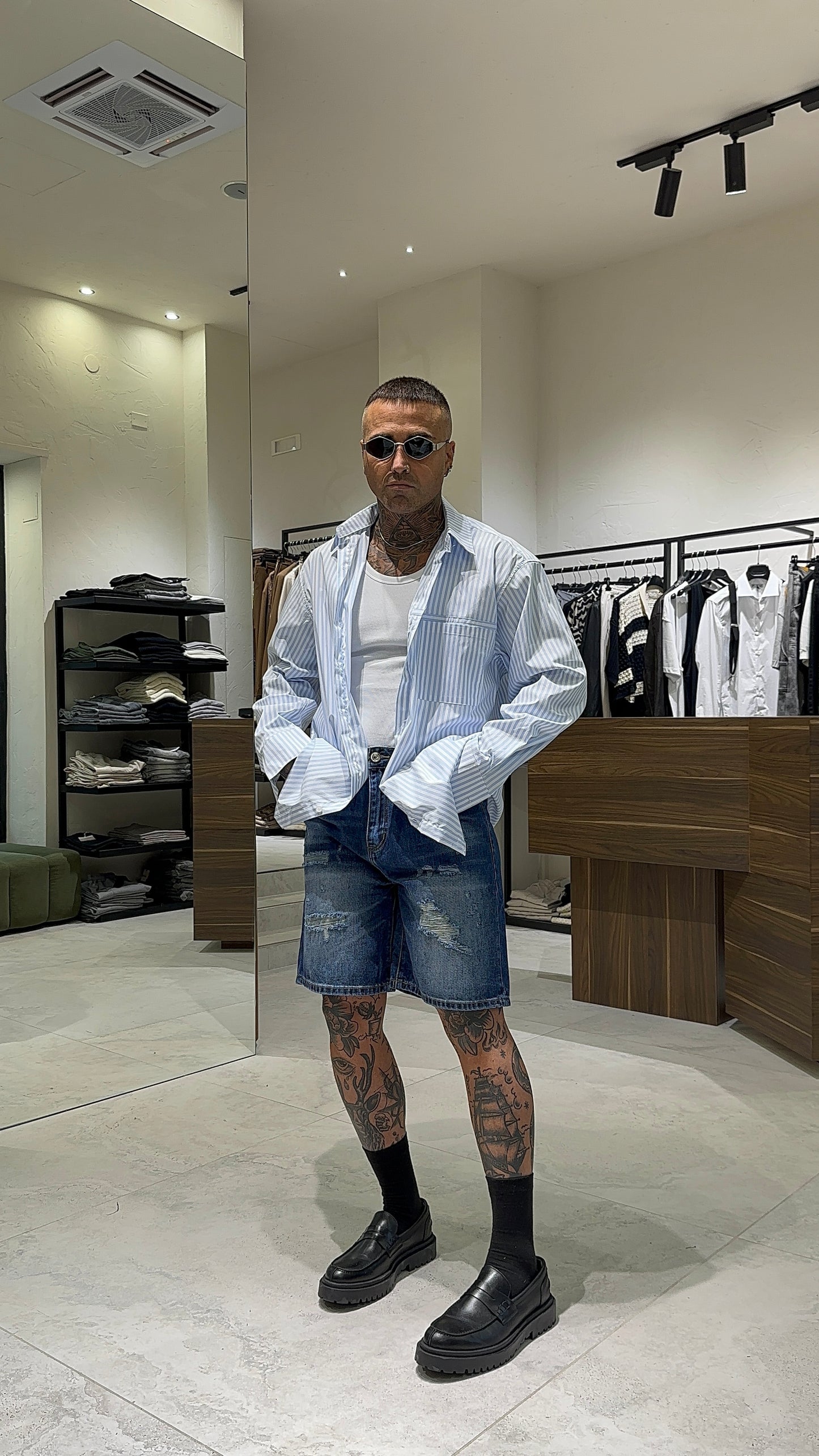 AVANTGARDE SHORTS 00