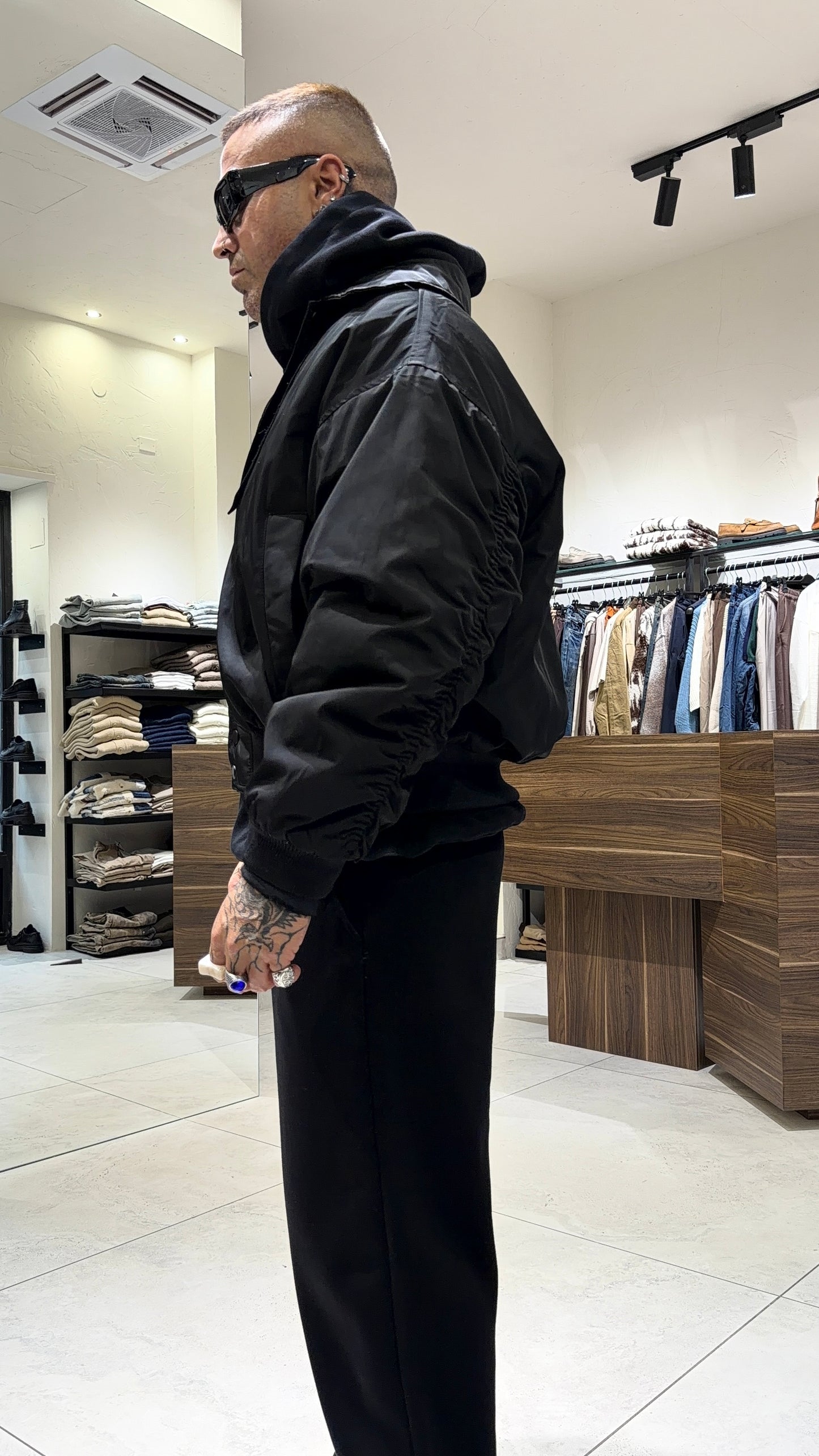 CHANGE JACKET
