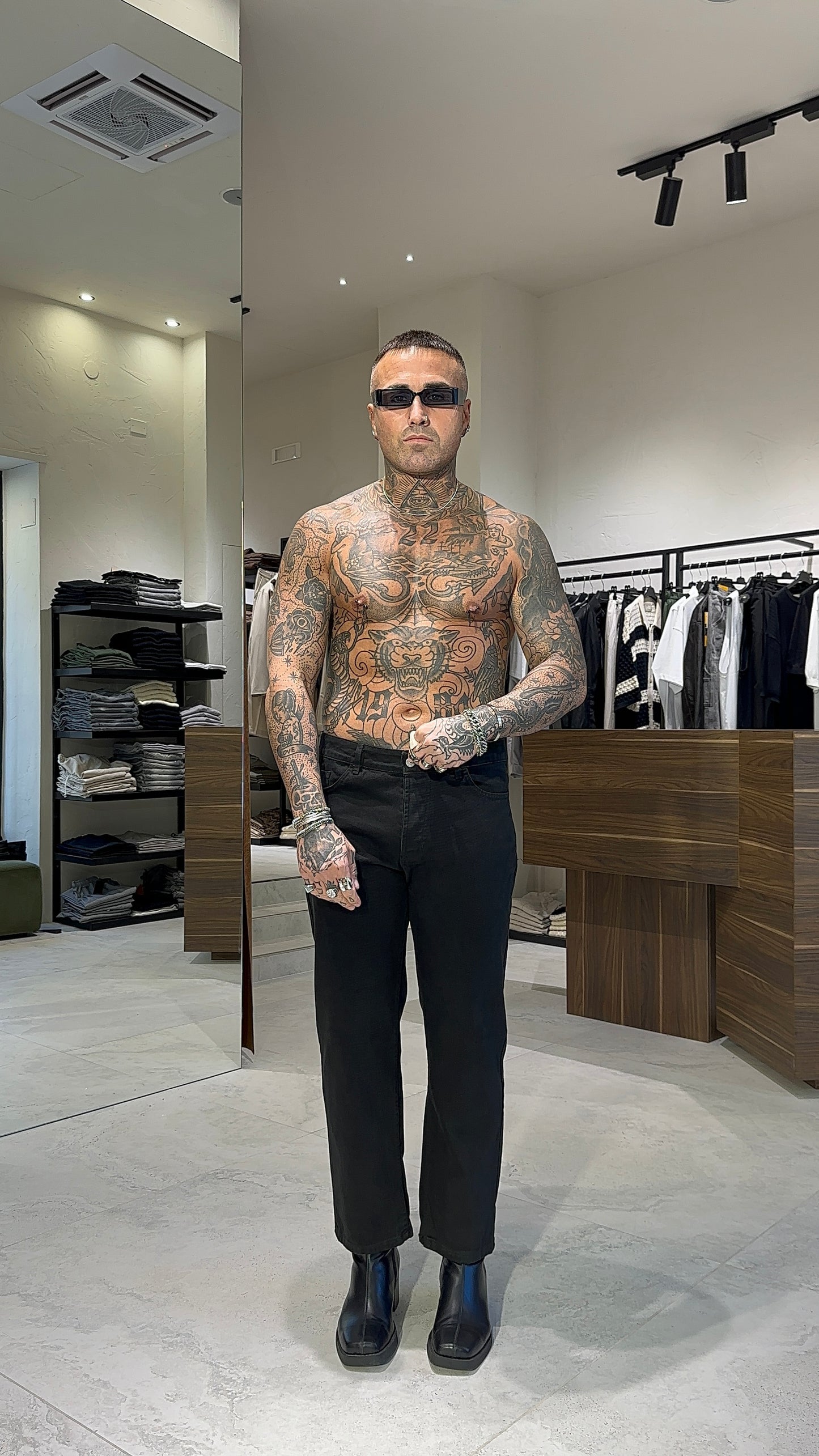 BLACK REGULAR FIT