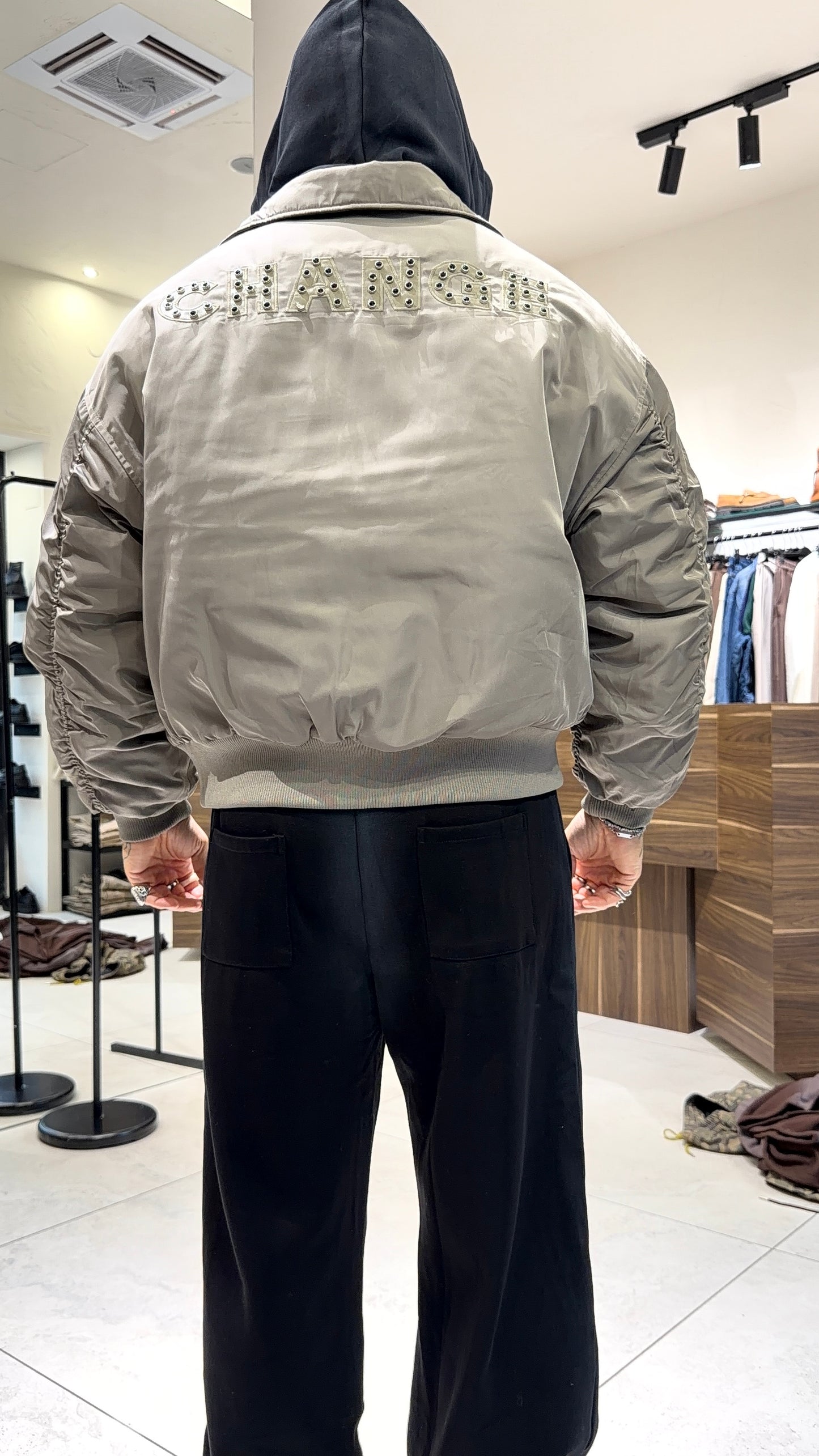 CHANGE JACKET