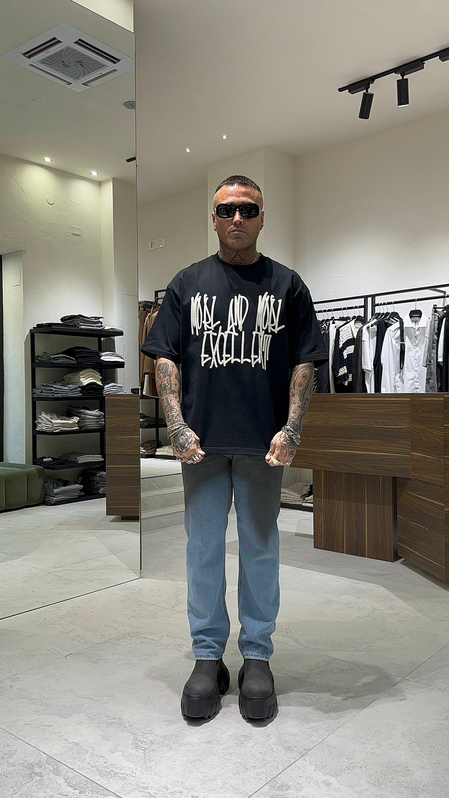 AVANTGARDE T-SHIRT EXCELLENT
