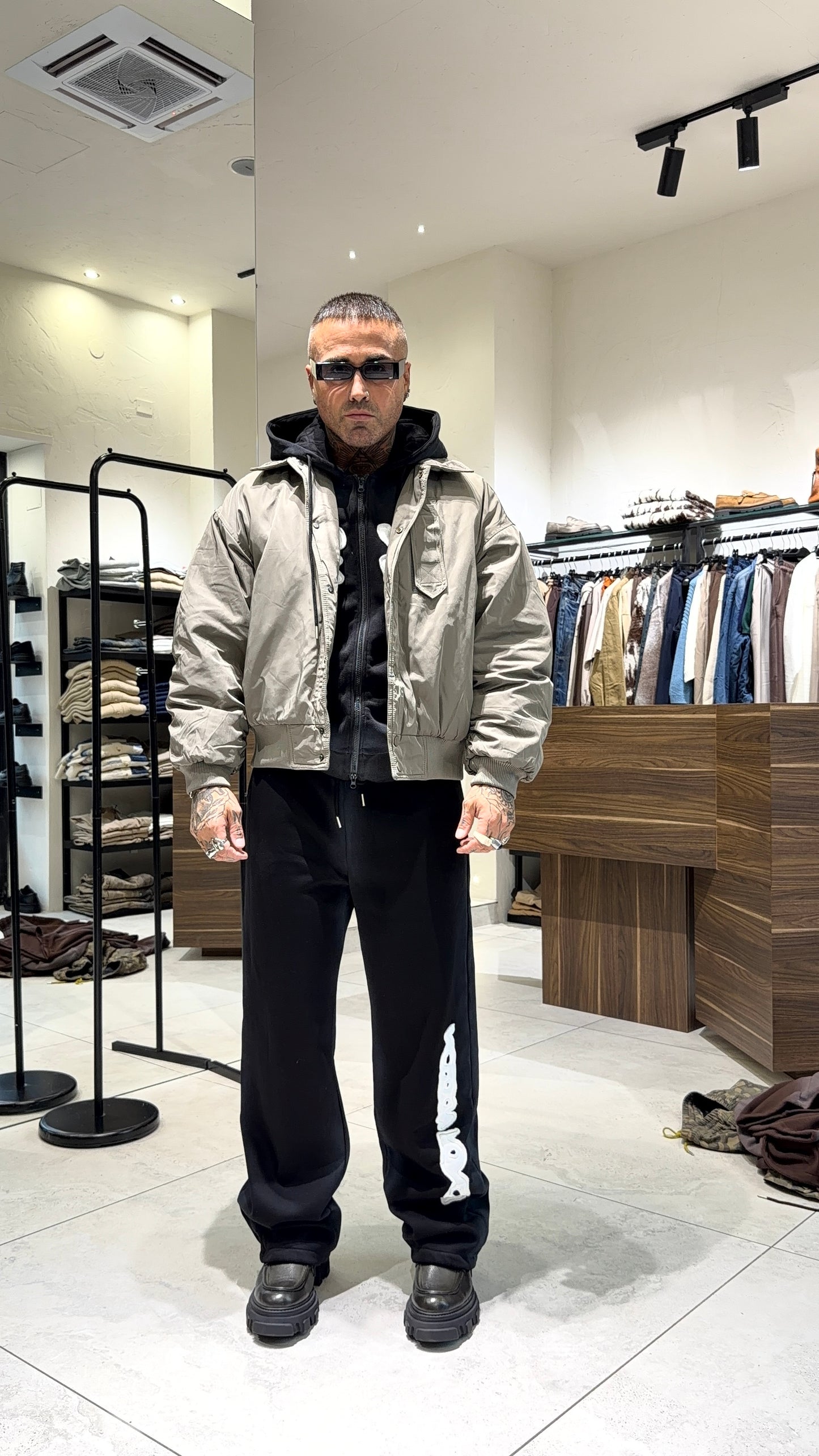 CHANGE JACKET