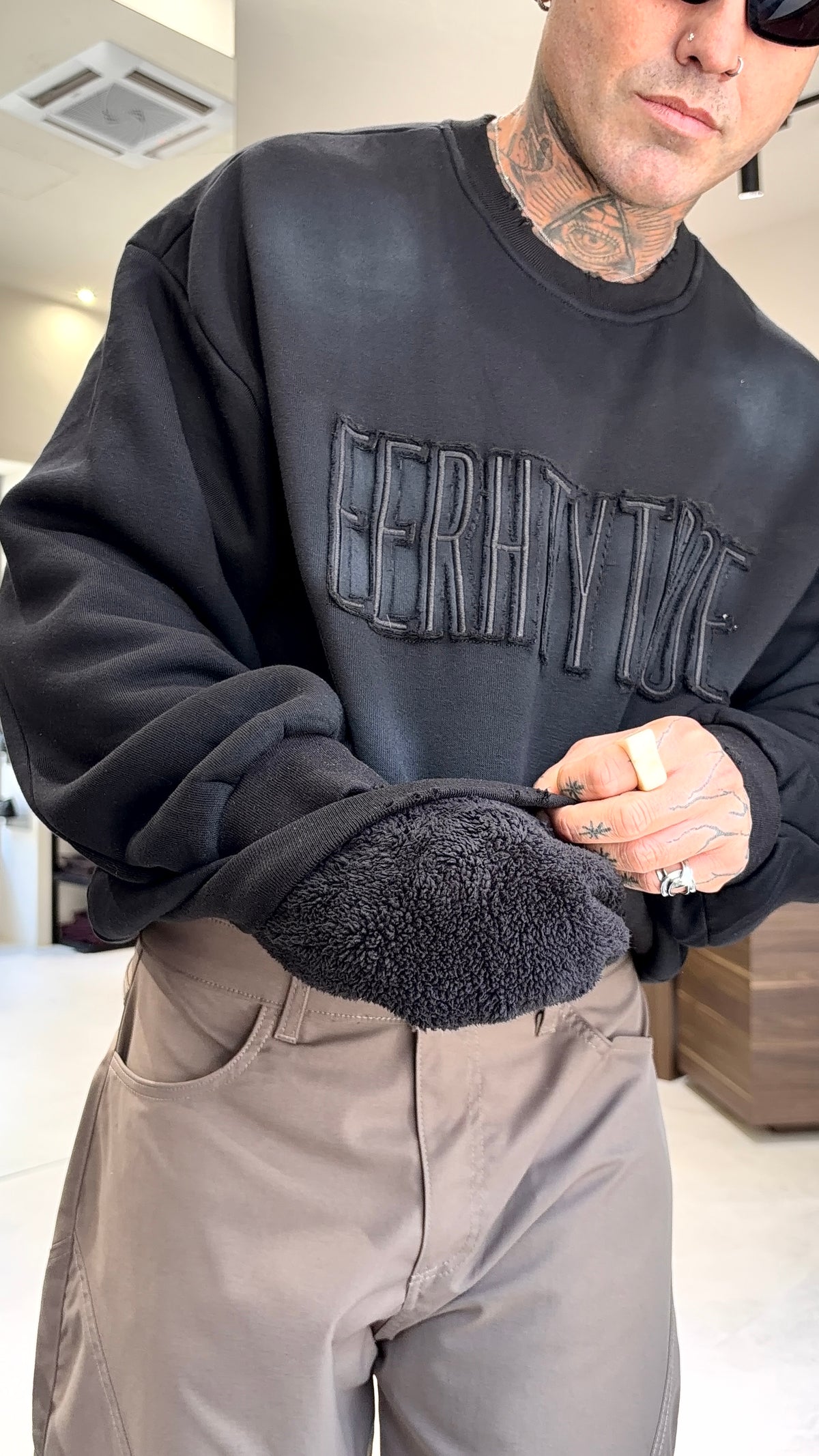 HOODED EERHTYTROE