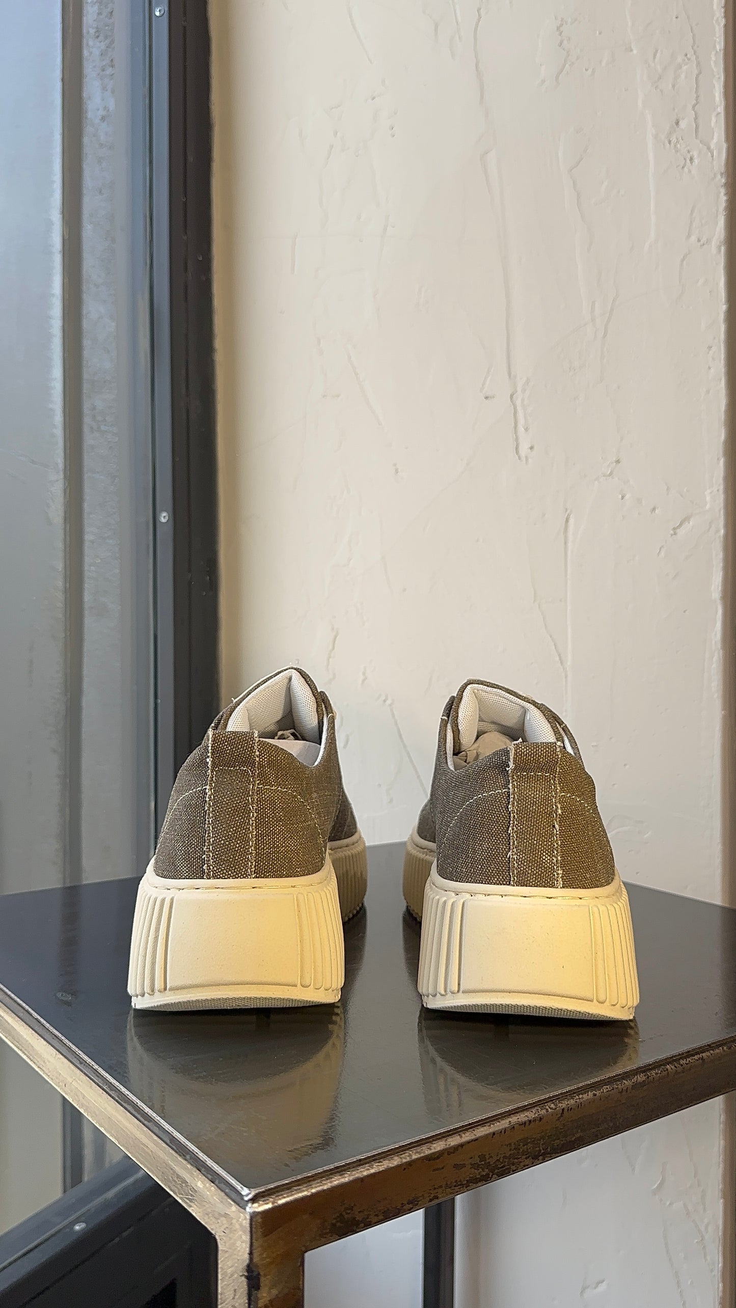 SNEAKERS HIGH SOLE