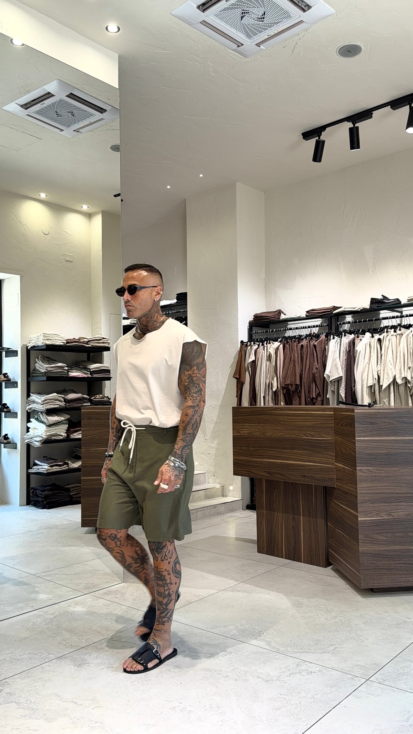 CLASSIC LINEN SHORTS