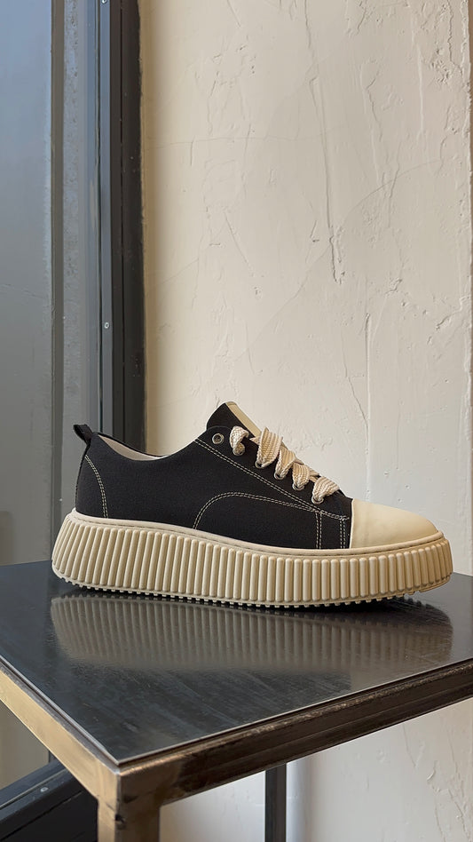 SNEAKERS HIGH SOLE