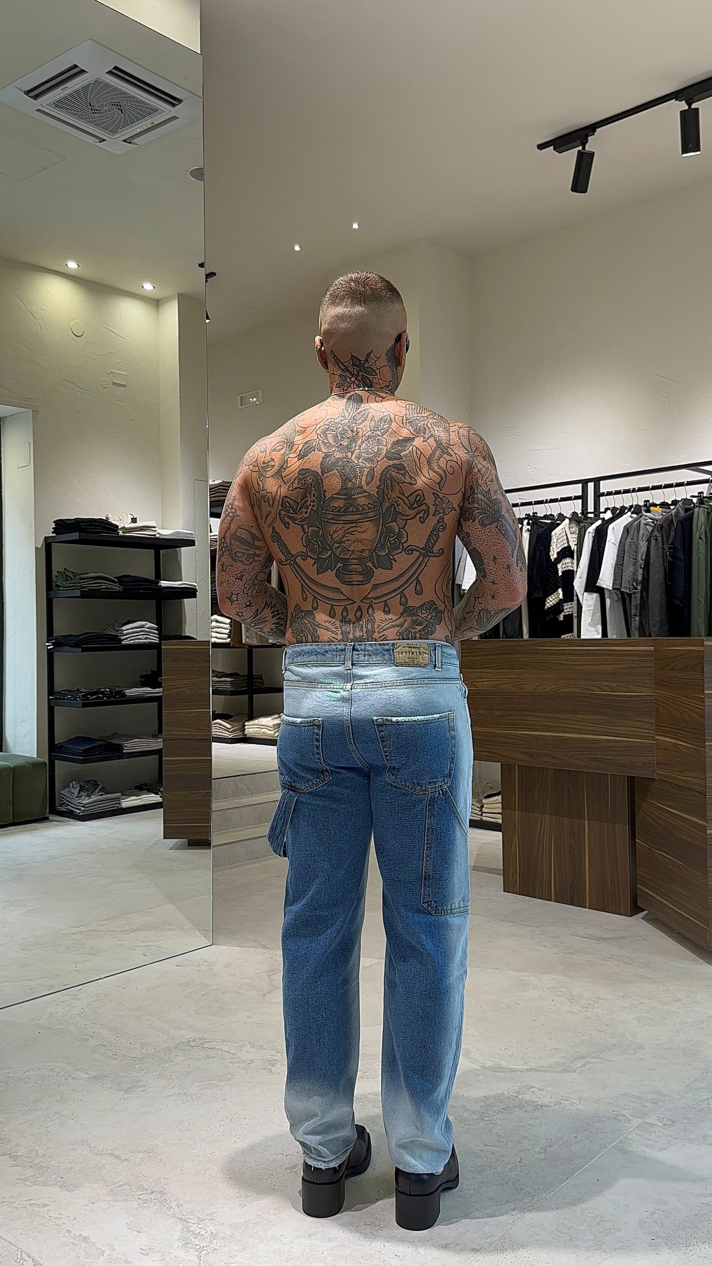STAIN JEANS