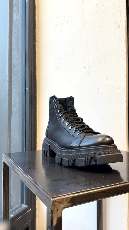 STIVALI STRINGATI LISCIA