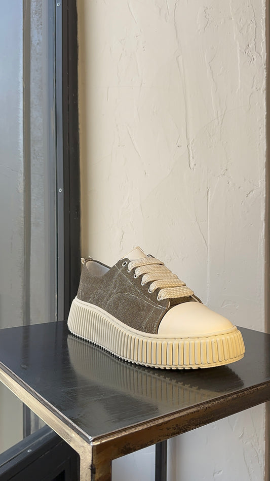 SNEAKERS HIGH SOLE